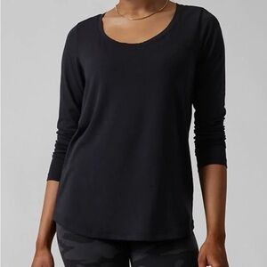 Athleta scoop neck long sleeve t shirt